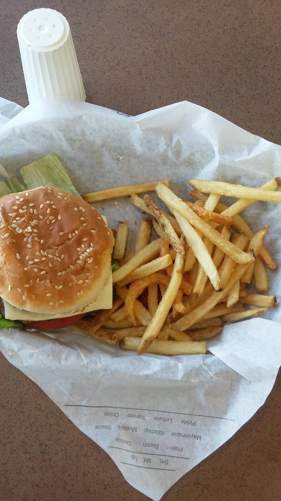 Hardees | restaurant | 100 Shelby Jct Ln, Junction City, KY 40440, USA | 8598540444 OR +1 859-854-0444