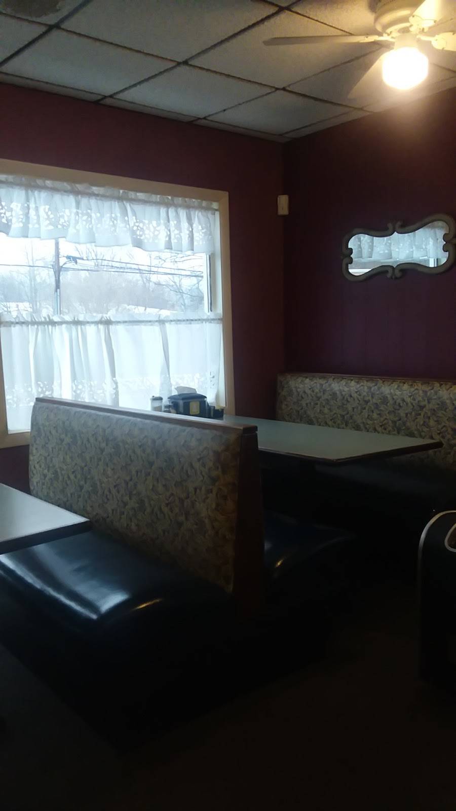 Gigis Place | restaurant | 568 Main St, Apalachin, NY 13732, USA | 6076252212 OR +1 607-625-2212