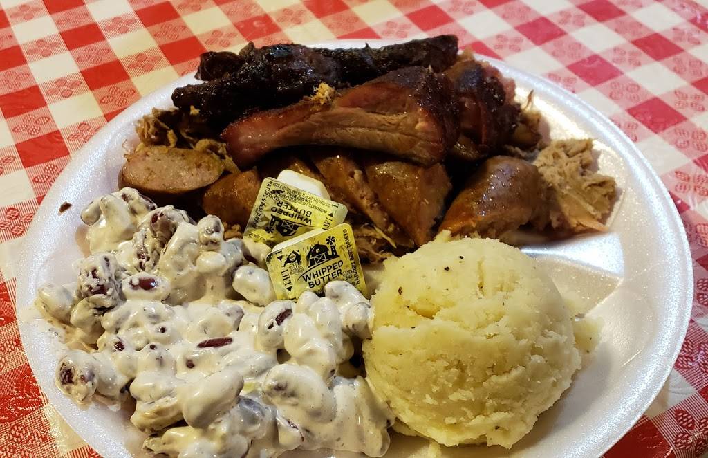 Cherry Red Roasters BBQ & Catering | restaurant | 207 E Delaware St, Dwight, IL 60420, USA | 8155841227 OR +1 815-584-1227