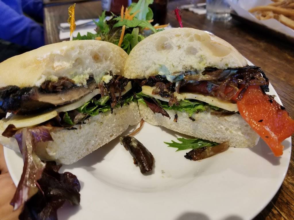 Googie Grill | cafe | 1520 Del Monte Blvd, Seaside, CA 93955, USA | 8313921520 OR +1 831-392-1520