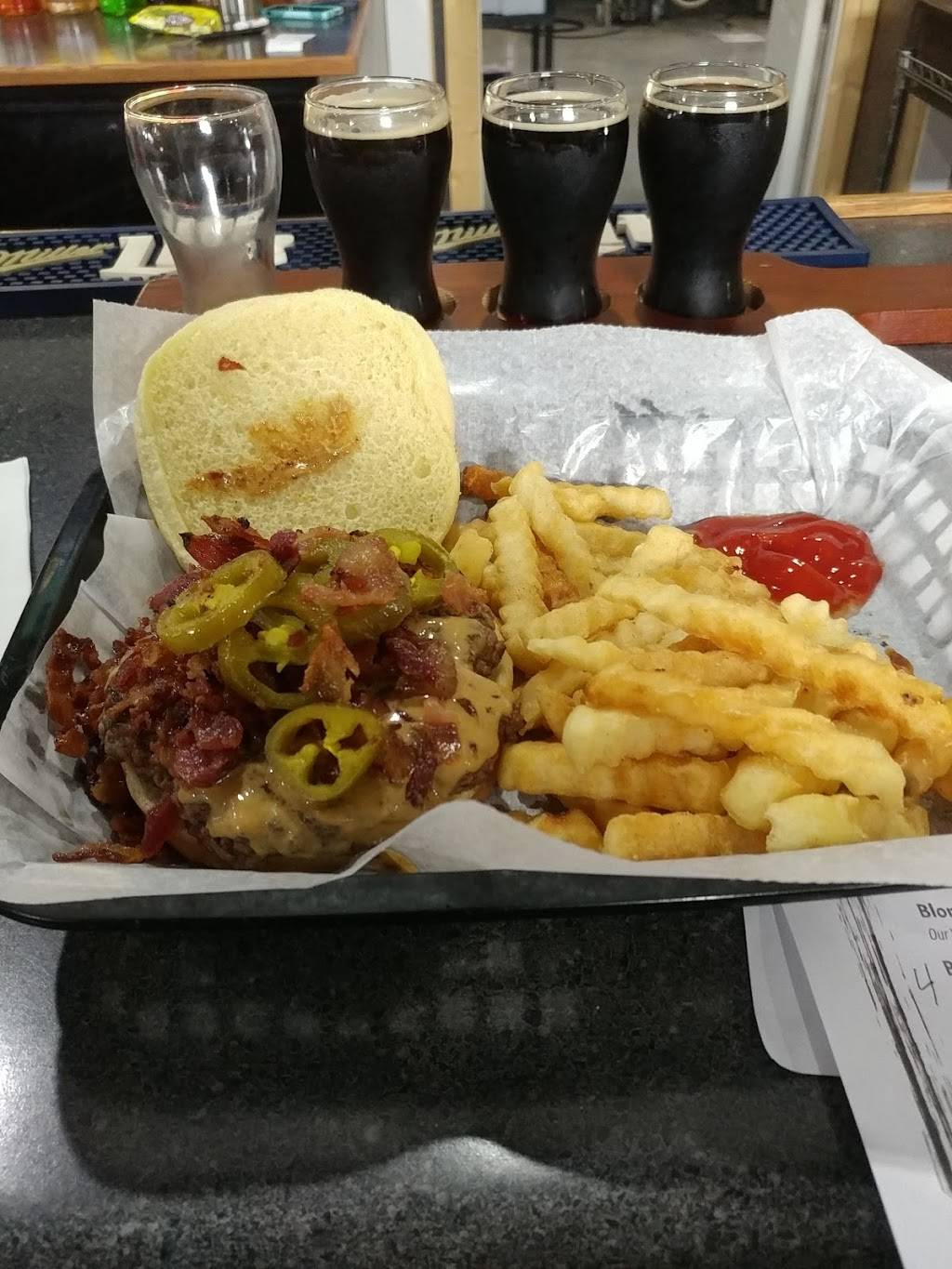 Albion Alehouse | restaurant | 108 S Orange St, Albion, IN 46701, USA | 2606362446 OR +1 260-636-2446