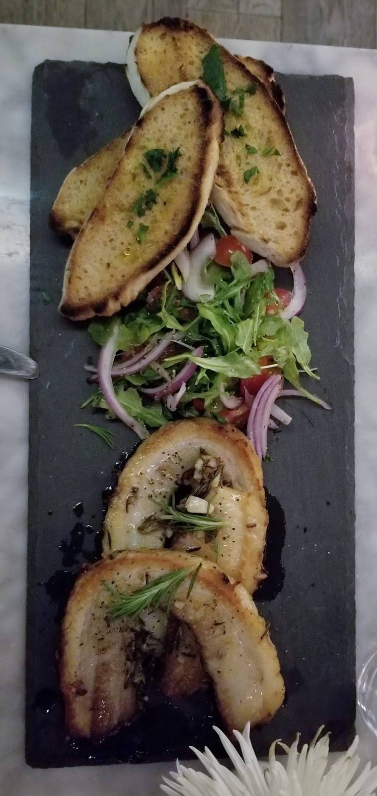 The Connection Pizza & Bar | restaurant | 1100 S Lamar Blvd Suite 2140, Austin, TX 78704, USA | 5122849867 OR +1 512-284-9867