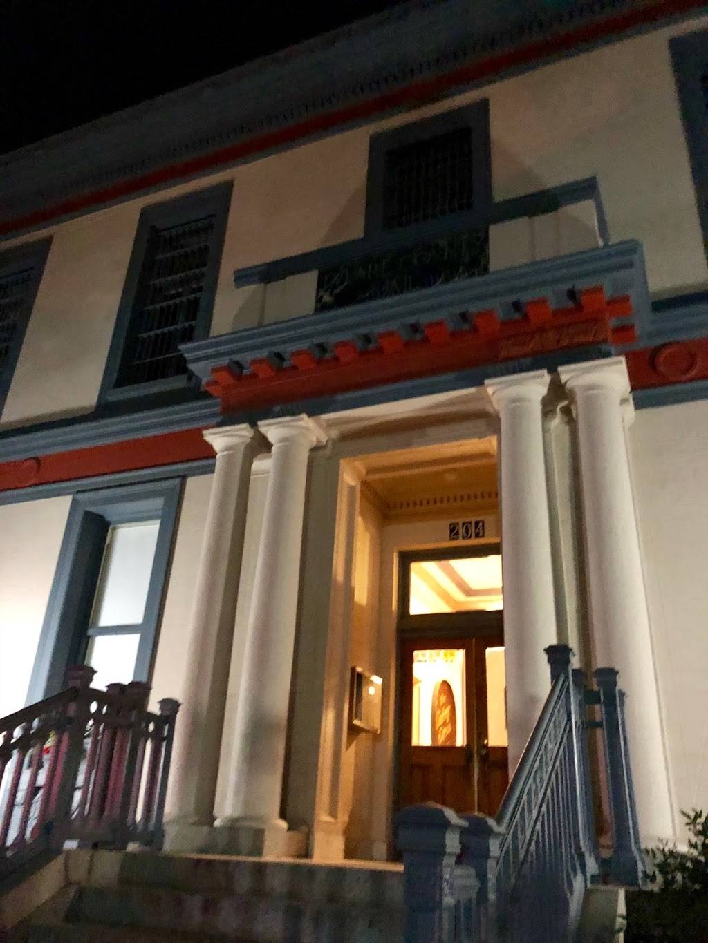 Jack & Charlies | restaurant | 204 E Oak Ave, Visalia, CA 93291, USA | 5597385752 OR +1 559-738-5752