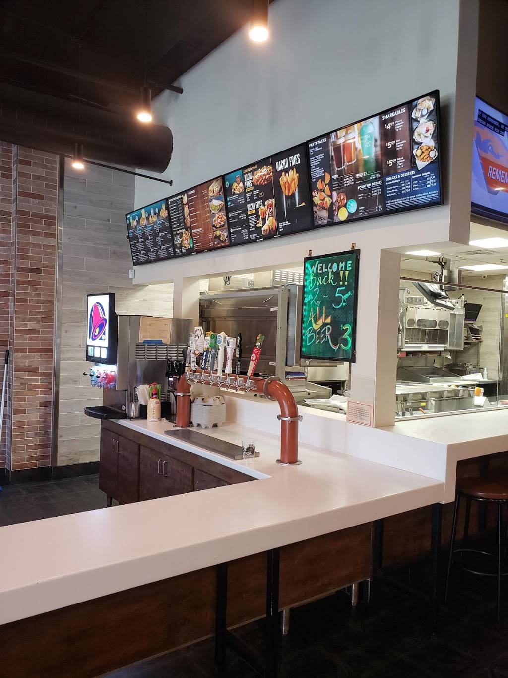 Taco Bell Cantina | meal takeaway | 2528 Durant Ave, Berkeley, CA 94704, USA | 5109840079 OR +1 510-984-0079