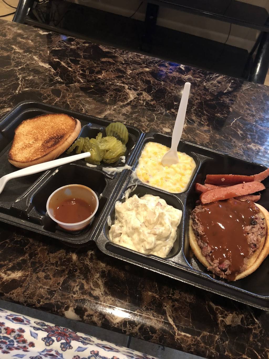 Bodacious Bar-B-Q | restaurant | 1879 Troup Hwy, Tyler, TX 75701, USA | 9035924148 OR +1 903-592-4148