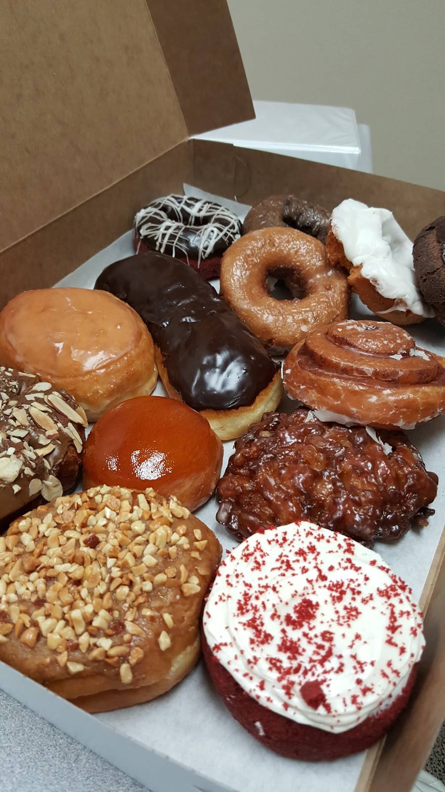 The Donuttery | cafe | 17420 Beach Blvd, Huntington Beach, CA 92647, USA | 7148477000 OR +1 714-847-7000