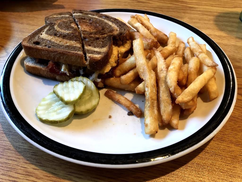 Anitas Log Cabin Restaurant & Bar | restaurant | 210 N Main St, Oakfield, WI 53065, USA | 9205833019 OR +1 920-583-3019