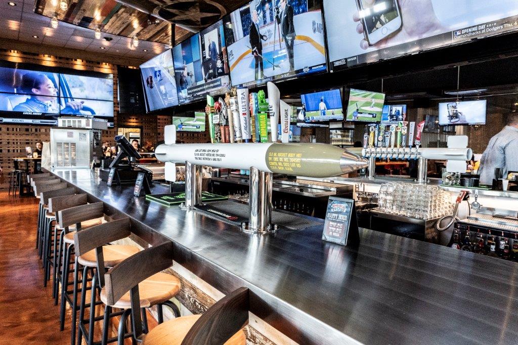 Bombshells | restaurant | 6888 Southwest Fwy, Houston, TX 77036, USA | 7138145845 OR +1 713-814-5845