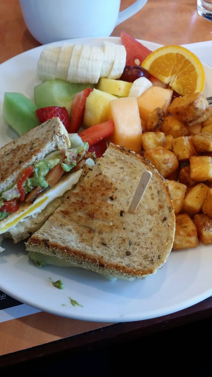 Tutti Frutti déjeuner et diner | restaurant | 5986 Rue Martineau, Saint-Hyacinthe, QC J2R 2H6, Canada | 4507962220 OR +1 450-796-2220