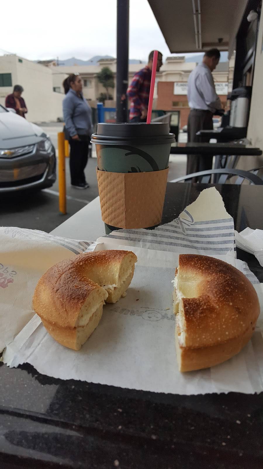 Yum Yum Donuts | cafe | 555 S Glenoaks Blvd, Burbank, CA 91502, USA | 8188433831 OR +1 818-843-3831