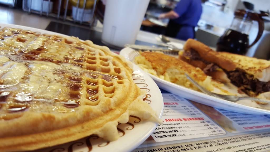 Waffle House | meal takeaway | 1131 W Pearce Blvd, Wentzville, MO 63385, USA | 6366399741 OR +1 636-639-9741