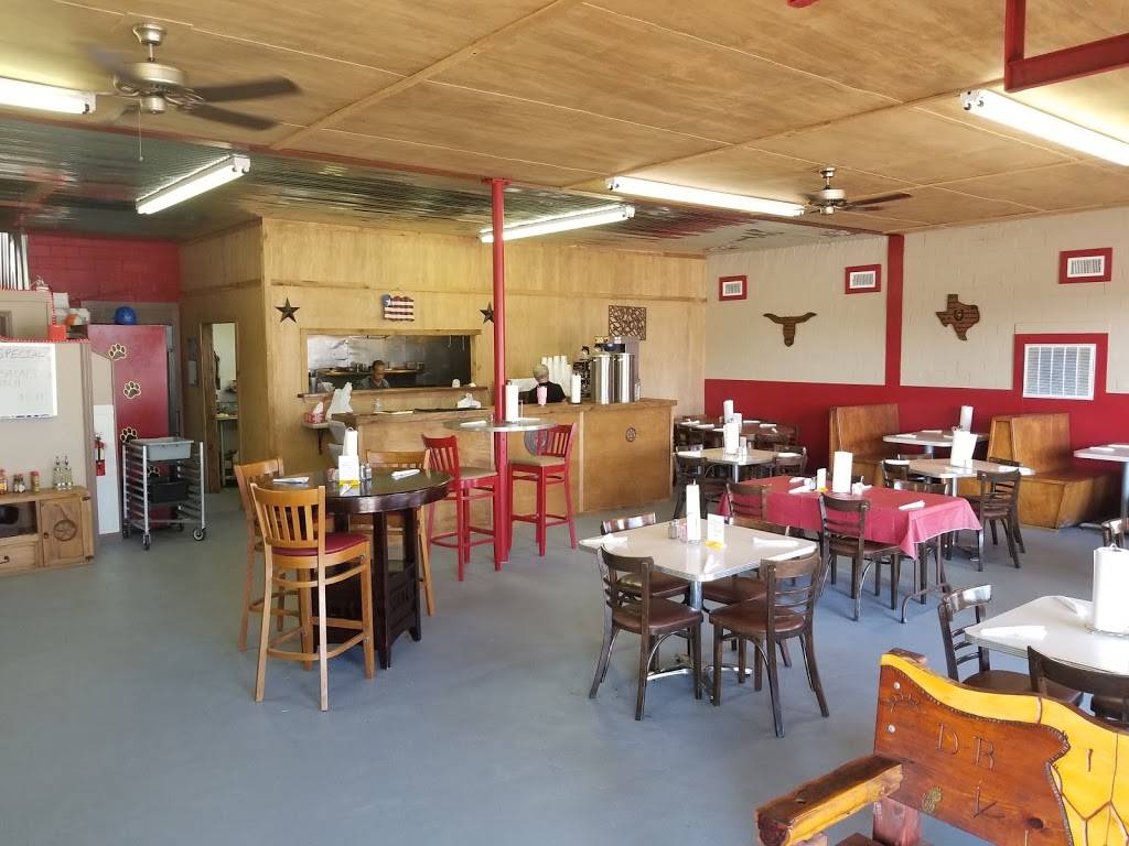 Panther Tracks Cafe | restaurant | 104 S Main St, Anahuac, TX 77514, USA | 4092674422 OR +1 409-267-4422