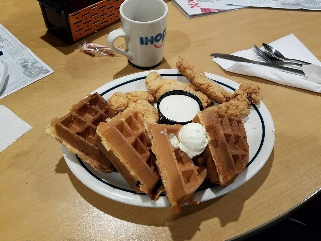 IHOP | bakery | 718 W Ventura St, Fillmore, CA 93015, USA | 8055241456 OR +1 805-524-1456