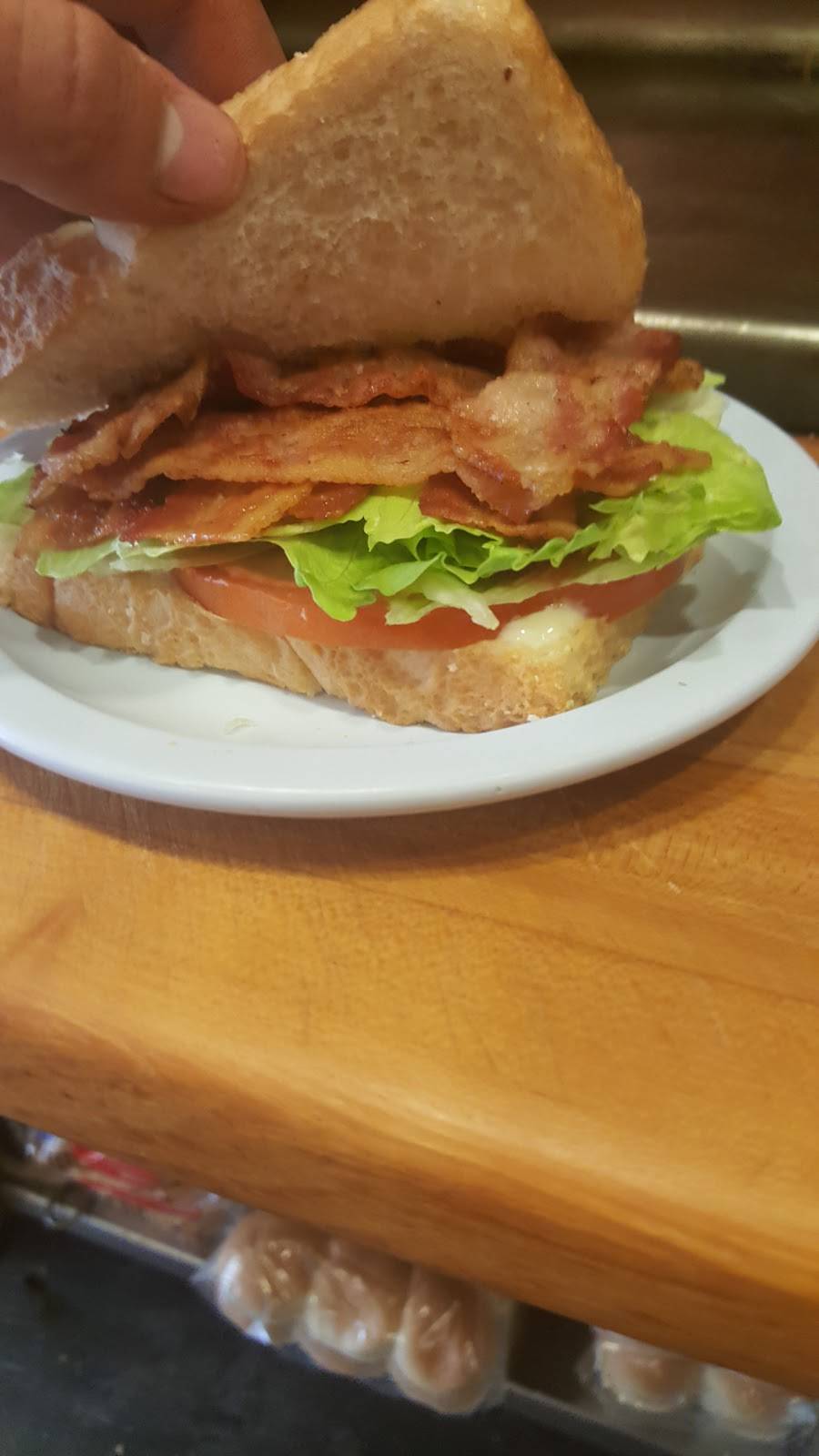 Dinner Bell | restaurant | 305 S Main St, Salem, IN 47167, USA | 8128835744 OR +1 812-883-5744