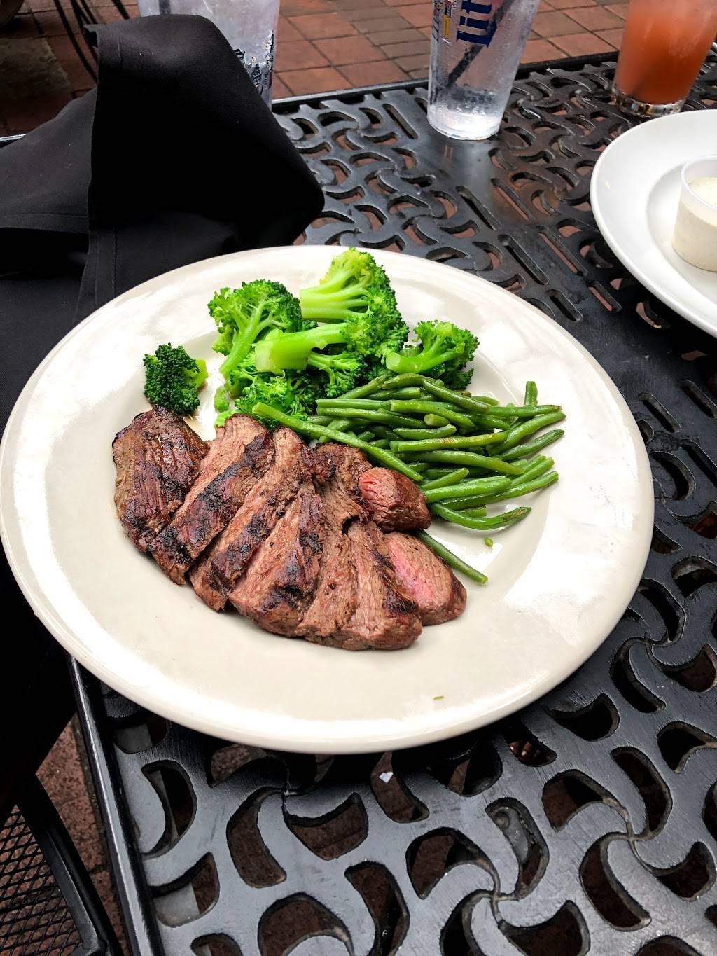 Humphreys Bar and Grill | restaurant | 103 Washington St NE, Huntsville, AL 35801, USA | 2567045555 OR +1 256-704-5555