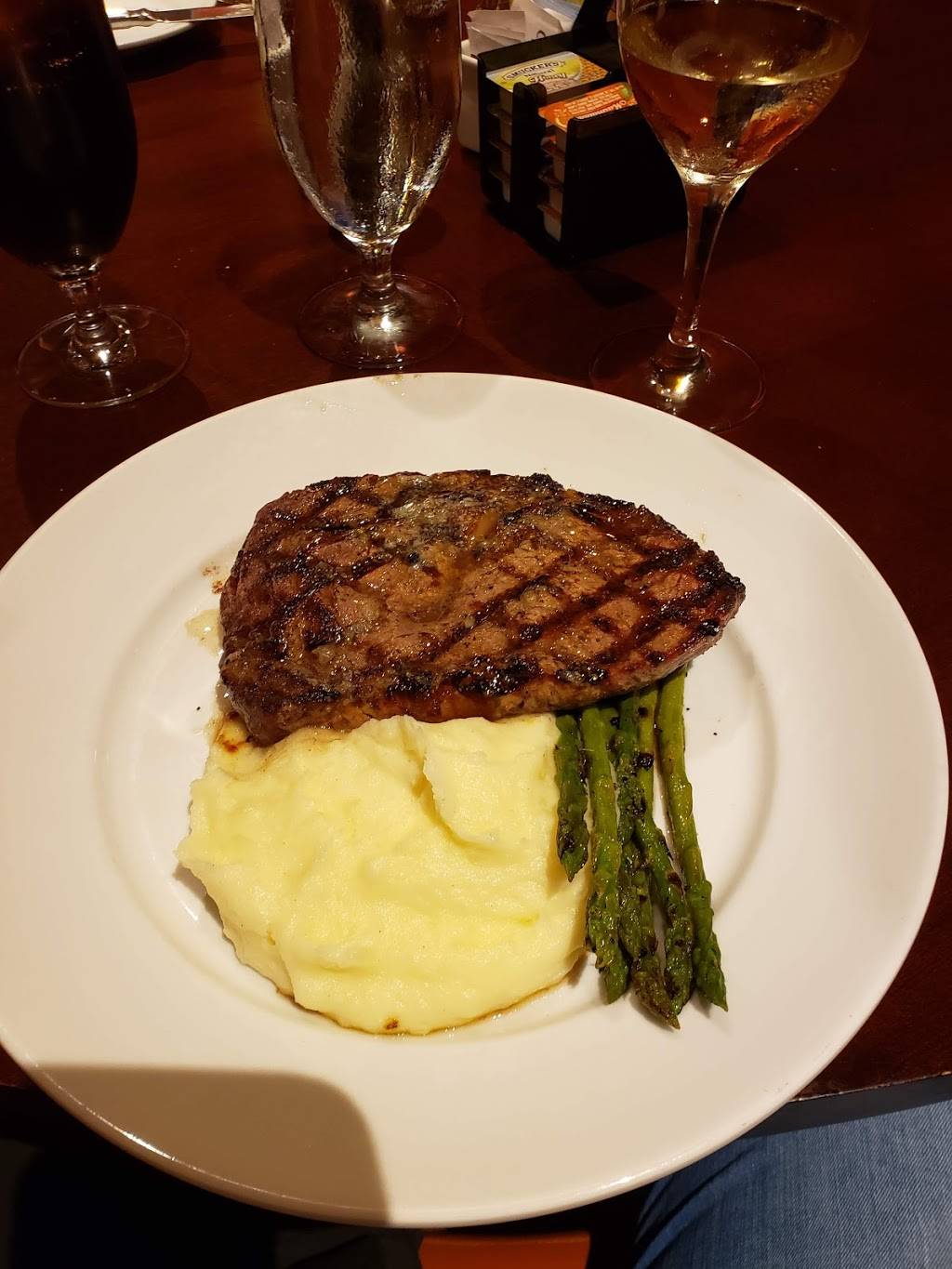 Edgewater Grille | cafe | 300 E 9th St, Coralville, IA 52241, USA | 3198875018 OR +1 319-887-5018