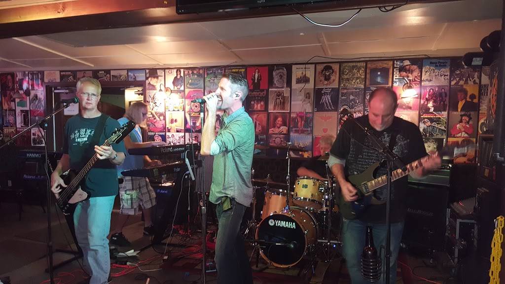 Chicos Bar & Grill | night club | 575 S 6th St, Wood River, IL 62095, USA | 6182541310 OR +1 618-254-1310