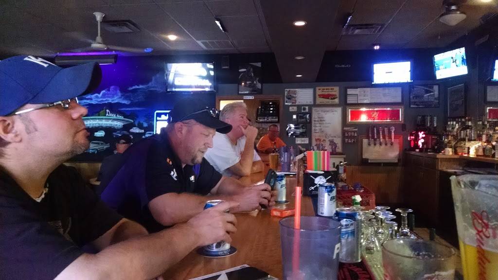 Cruisers Bar & Grill | restaurant | 8634 F St, Omaha, NE 68127, USA | 4026147445 OR +1 402-614-7445