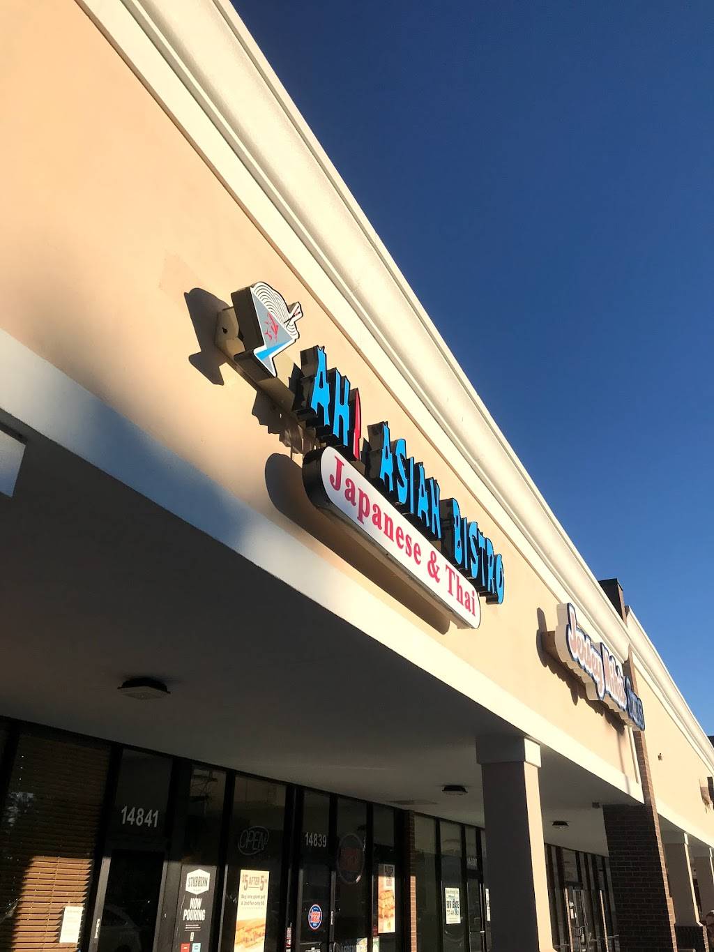 Ahi Asian Bistro | restaurant | 14841 N Dale Mabry Hwy, Tampa, FL 33618, USA | 8133745756 OR +1 813-374-5756