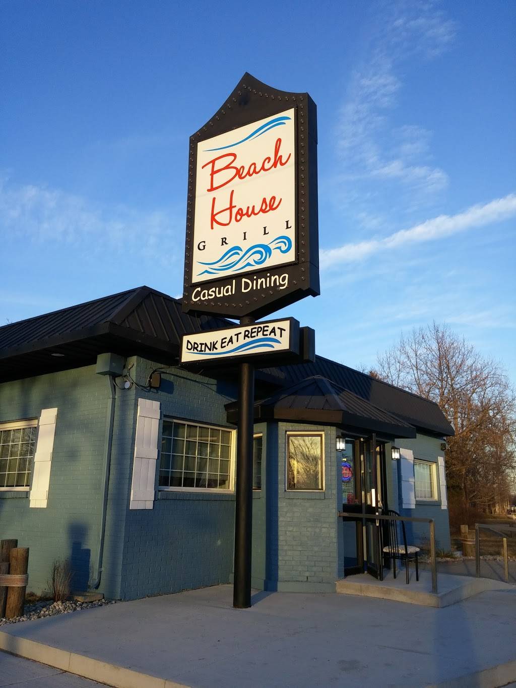 Beach House Grill | restaurant | 70 Park St, Kingsville, ON N9Y 0A2, Canada | 5197129335 OR +1 519-712-9335