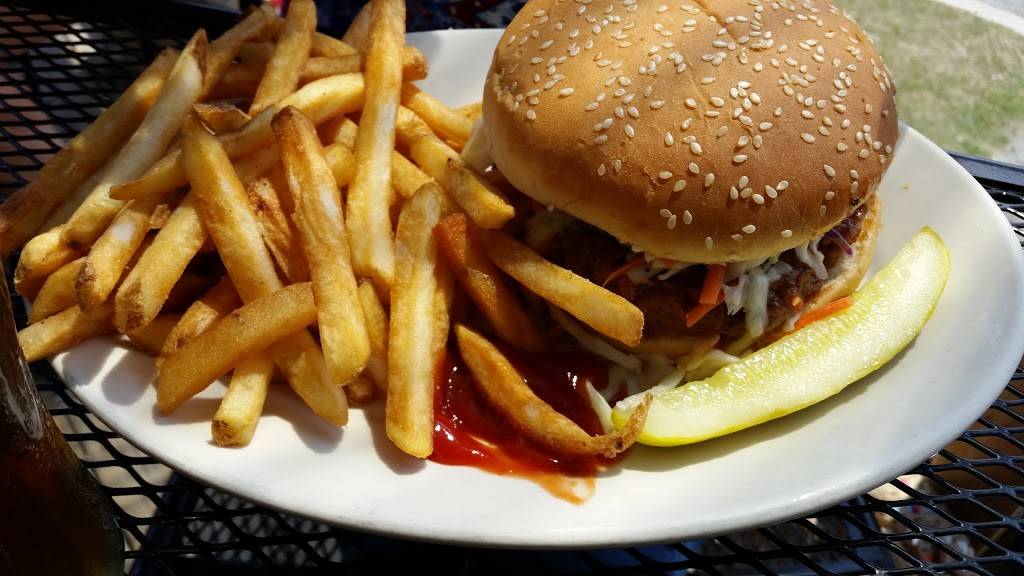 Villa Marine Bar & Grill | restaurant | 228 Main St, Frankfort, MI 49635, USA | 2313525450 OR +1 231-352-5450