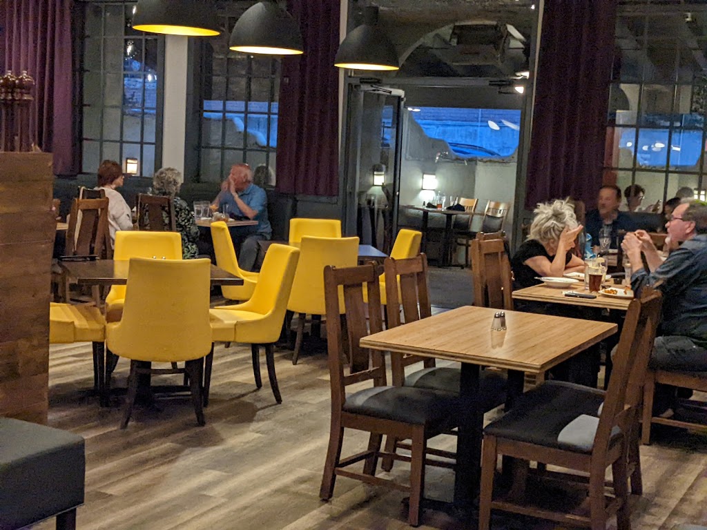 Red White and Brew | restaurant | 200 E Gurley St, Prescott, AZ 86301, USA | 9287780133 OR +1 928-778-0133