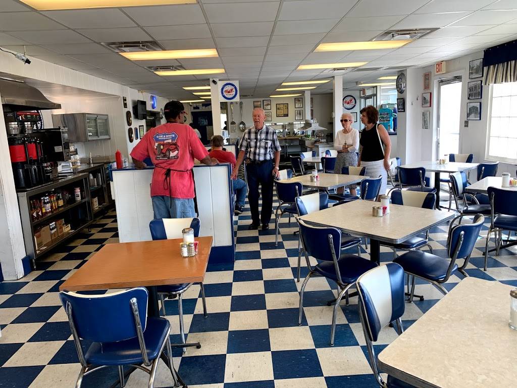 Blue & White | restaurant | 1355 US-61, Tunica, MS 38676, USA | 6623631371 OR +1 662-363-1371