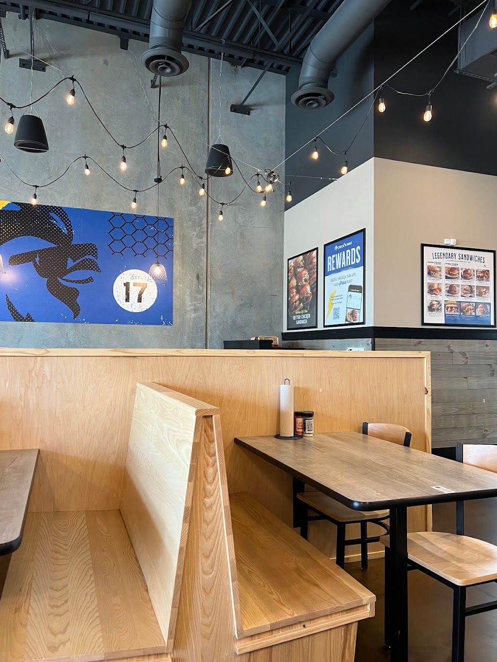 Chick N Max | restaurant | 12312 Interstate 45 N Suite 100, Willis, TX 77378, USA | 9362721029 OR +1 936-272-1029