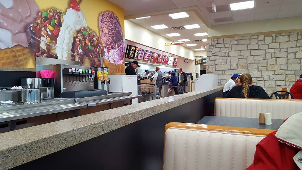 Braums Ice Cream & Burger Restaurant | restaurant | 10920 N Rockwell Ave, Oklahoma City, OK 73162, USA | 4057228126 OR +1 405-722-8126