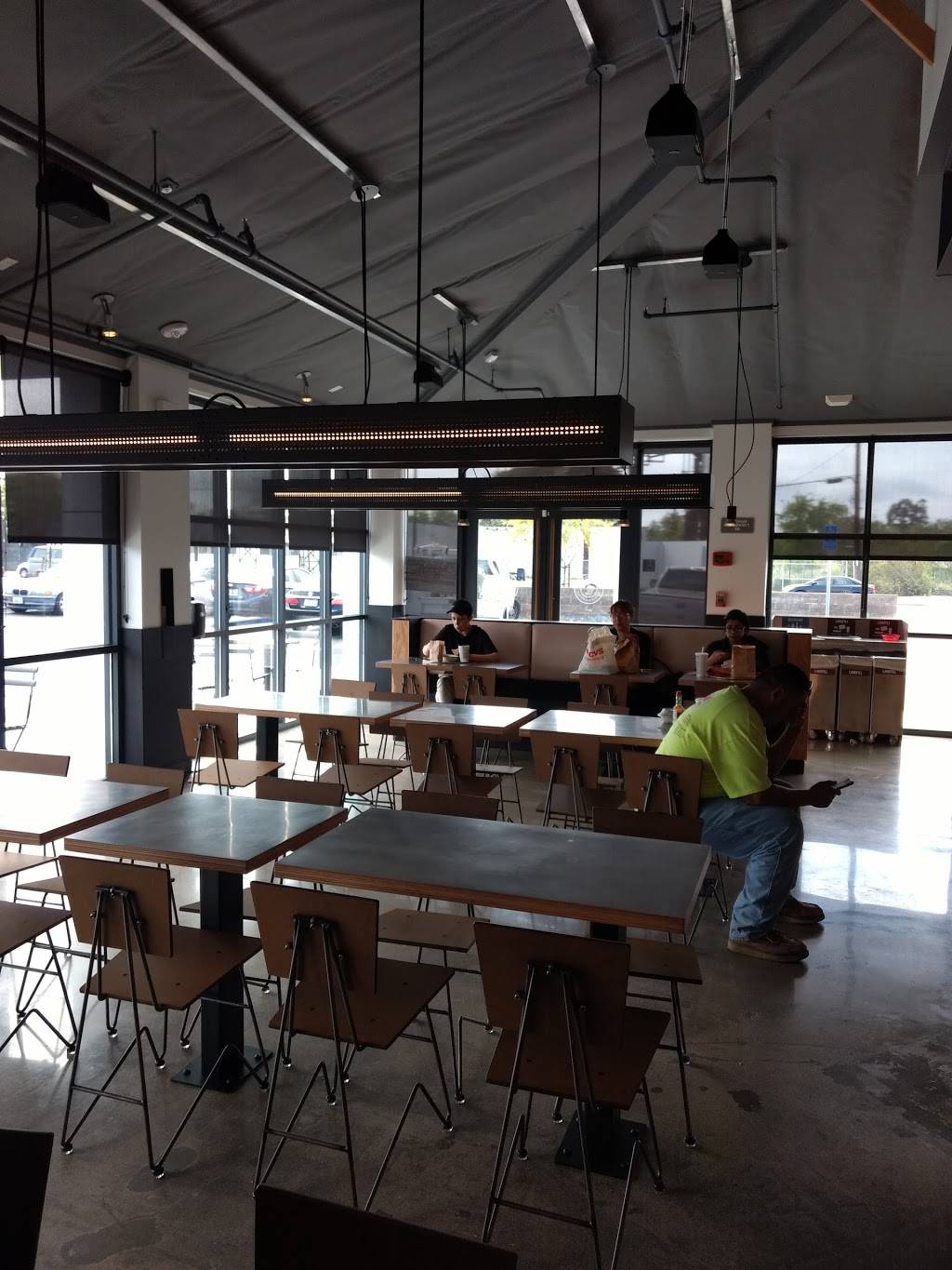 Chipotle Mexican Grill | restaurant | 13075 Victory Blvd Spc 102, North Hollywood, CA 91606, USA | 8187632975 OR +1 818-763-2975