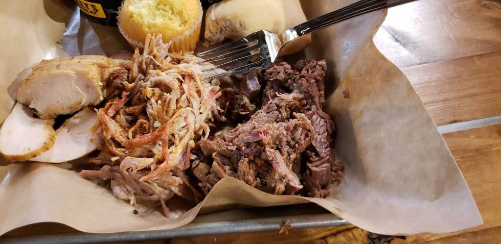 Dickeys Barbecue Pit | restaurant | 10005 W McDowell Rd, Avondale, AZ 85392, USA | 6239362011 OR +1 623-936-2011