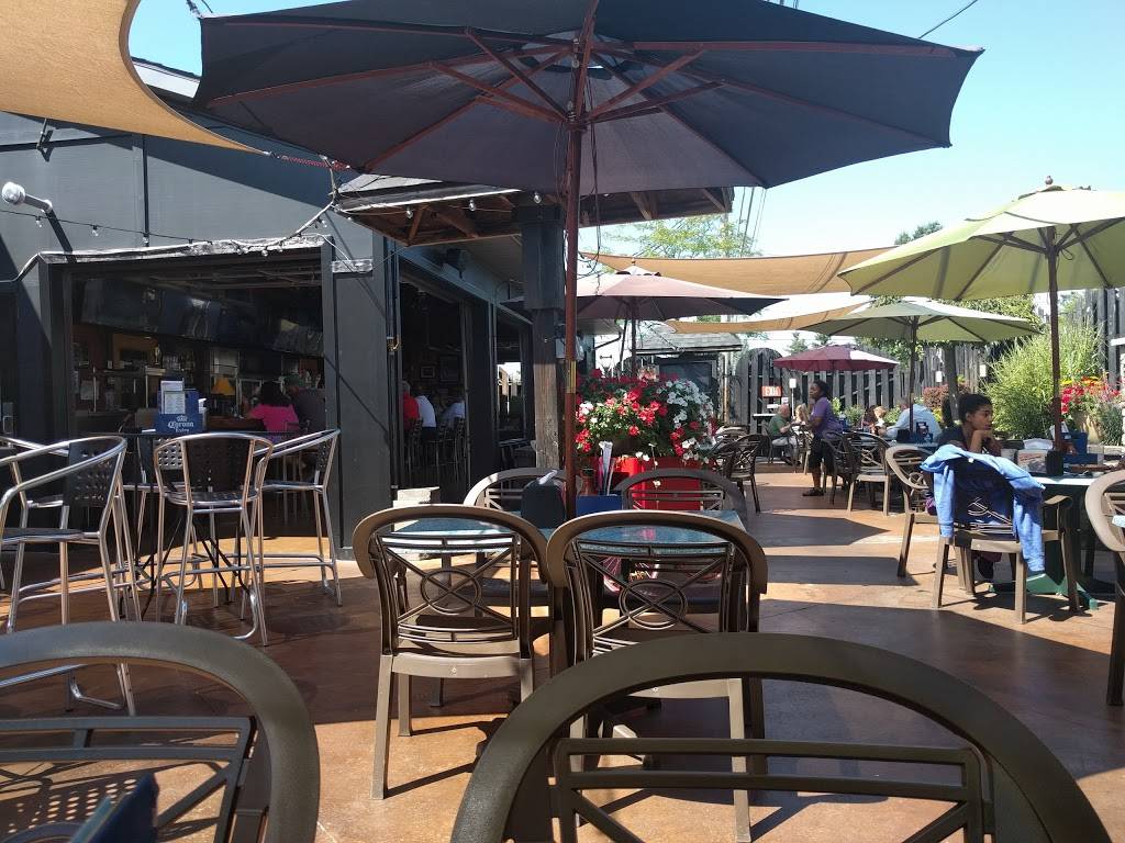 Winking Lizard Tavern | restaurant | 25380 Miles Rd, Bedford, OH 44146, USA | 2168313488 OR +1 216-831-3488