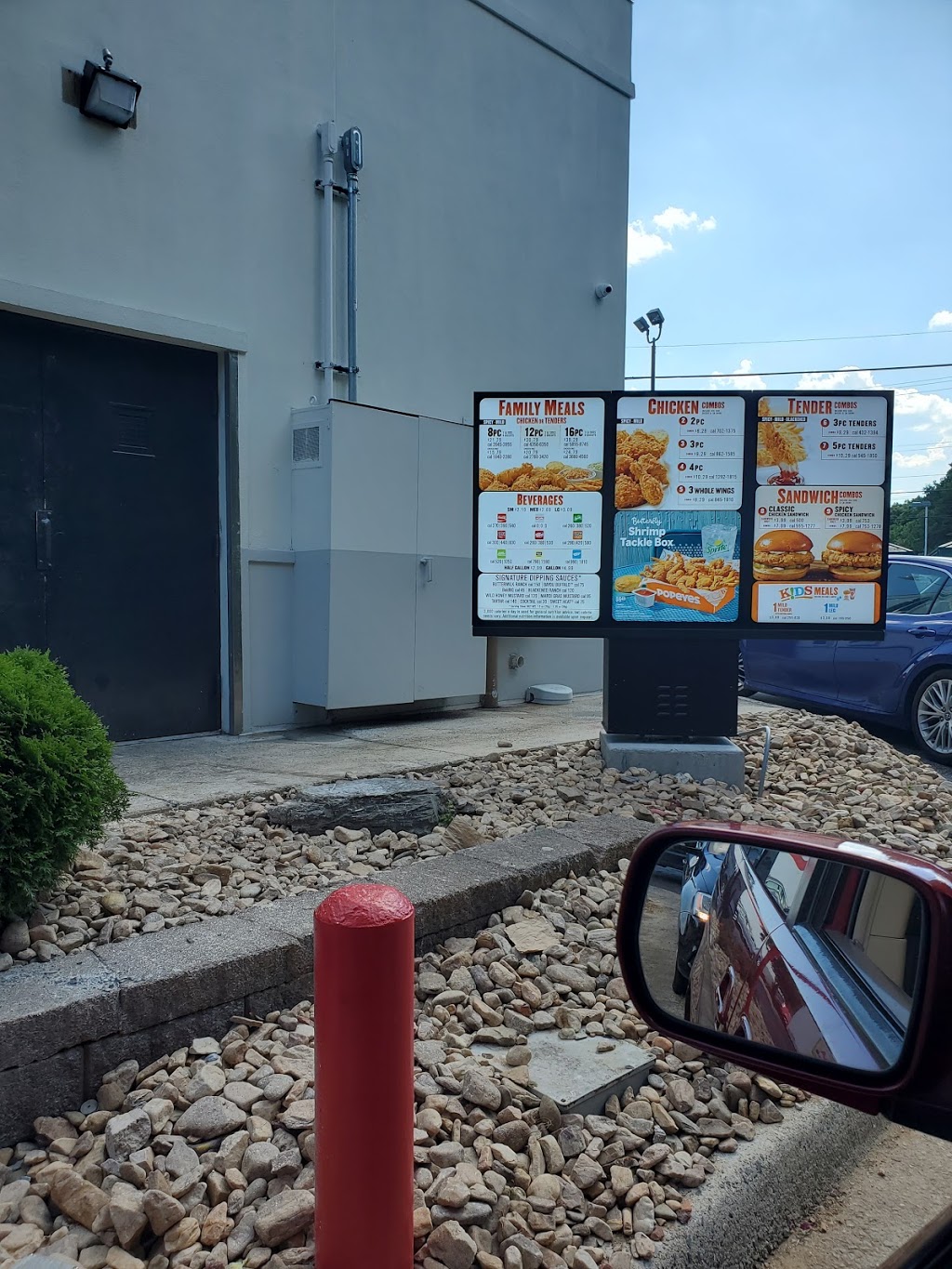 Popeyes Louisiana Kitchen | restaurant | 2802 Candlers Mountain Rd, Lynchburg, VA 24502, USA | 4344392569 OR +1 434-439-2569