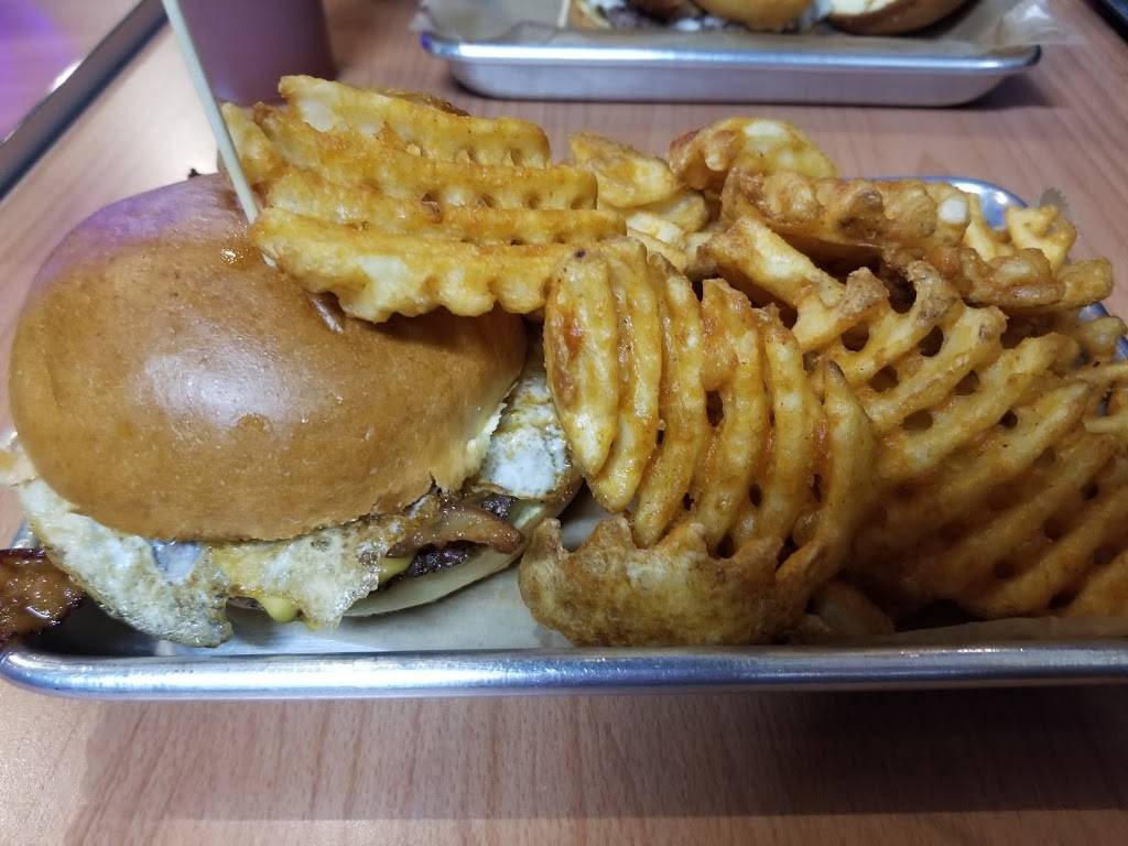 Burger Shack | restaurant | 97 Broadway, Lynbrook, NY 11563, USA | 5162182777 OR +1 516-218-2777