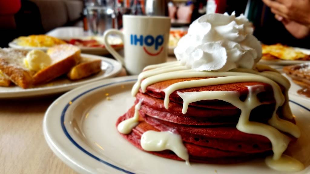IHOP | bakery | 346 State Hwy 13, Wisconsin Dells, WI 53965, USA | 6088442615 OR +1 608-844-2615