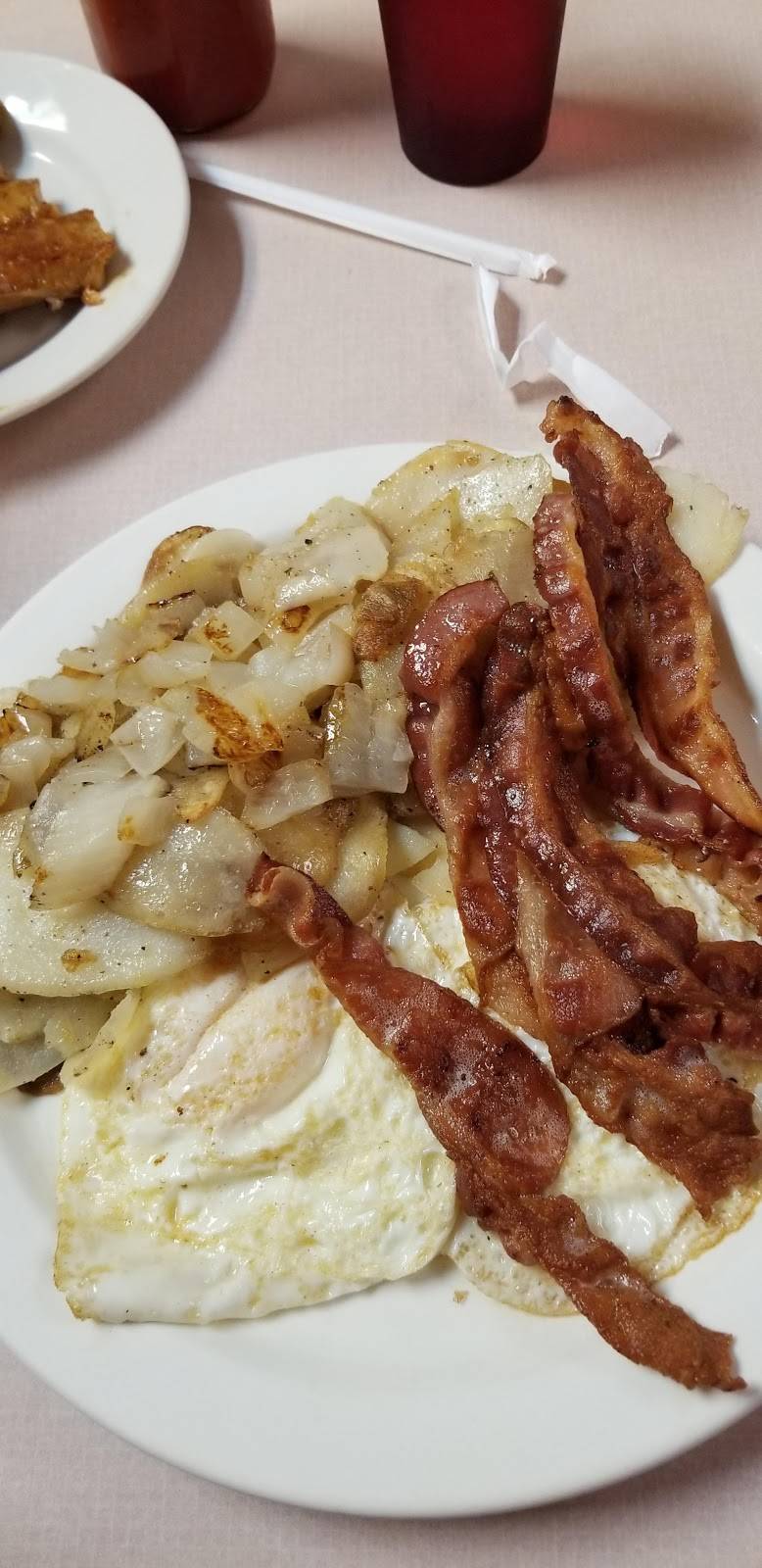 Alfredos Restaurant | restaurant | 1132 W Main St, Norristown, PA 19401, USA | 6102771529 OR +1 610-277-1529