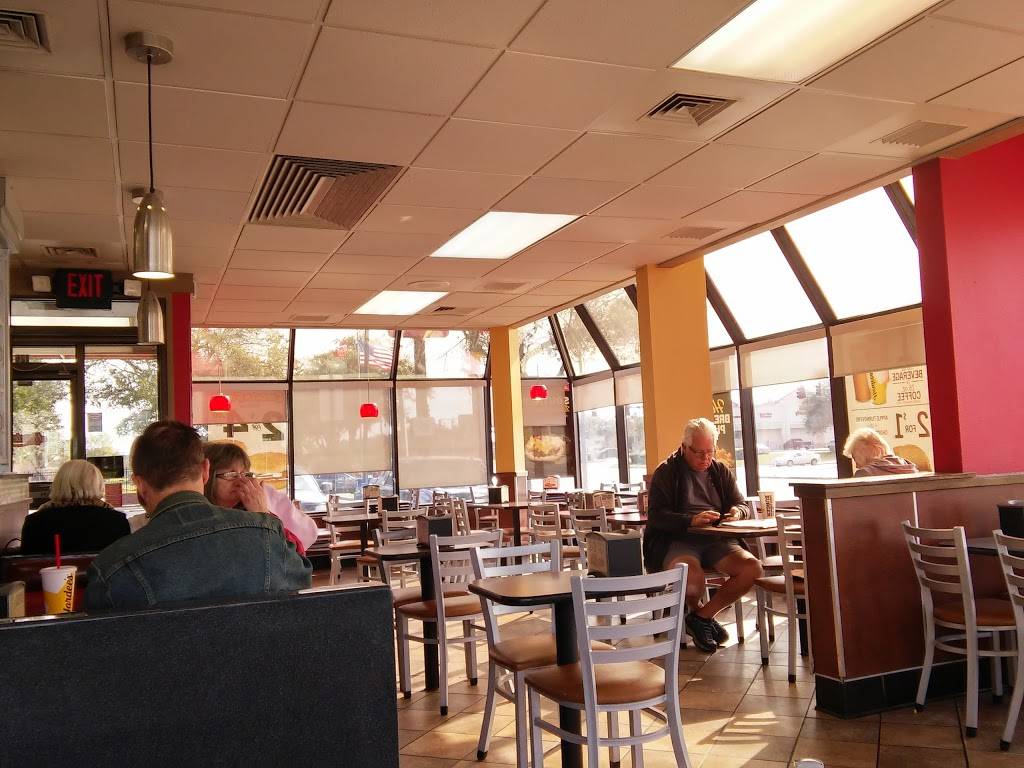Hardees | restaurant | 126 Magnolia Ave, Auburndale, FL 33823, USA | 8639679220 OR +1 863-967-9220