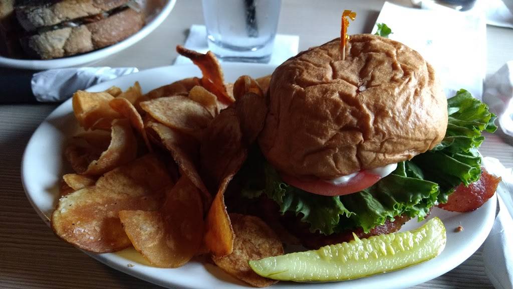 Gippers Sports Bar & Grill | restaurant | 2929 Kraft Ave SE, Grand Rapids, MI 49512, USA | 6165510841 OR +1 616-551-0841