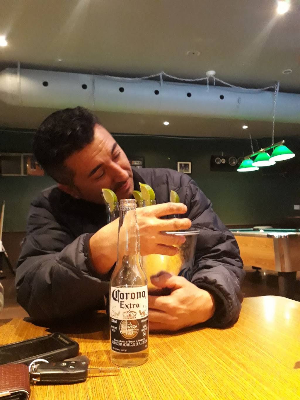 Crave Restaurant and Bar | restaurant | 816 Sheppard Ave W, North York, ON M3H 2T1, Canada | 4163984553 OR +1 416-398-4553