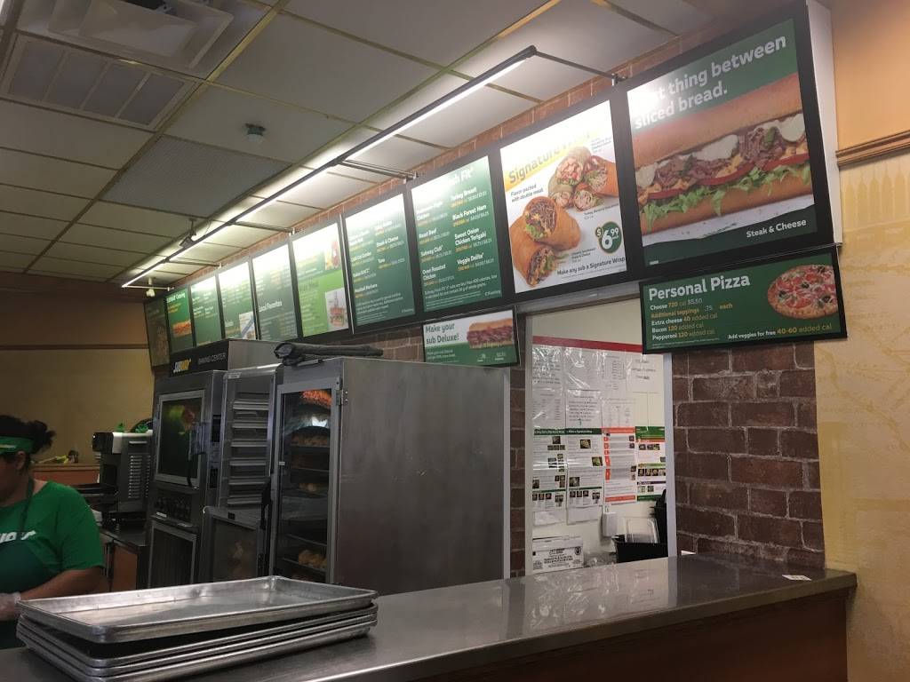 Subway | meal takeaway | 2211 Lomas Blvd NE, Albuquerque, NM 87106, USA | 5052472776 OR +1 505-247-2776