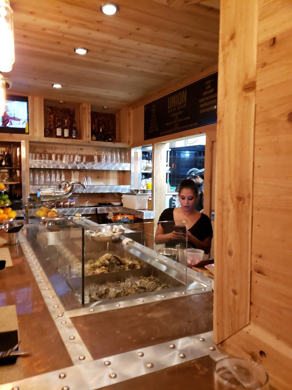 Union District Oyster Bar and Lounge | restaurant | 7011, 501 Morse St NE, Washington, DC 20002, USA | 2025431474 OR +1 202-543-1474