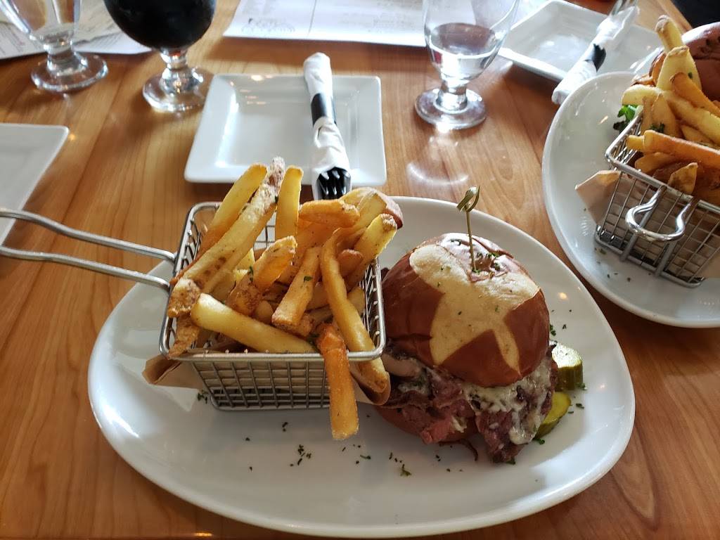 The Griffon House | restaurant | 810 Center St, Lewiston, NY 14092, USA | 7164057291 OR +1 716-405-7291