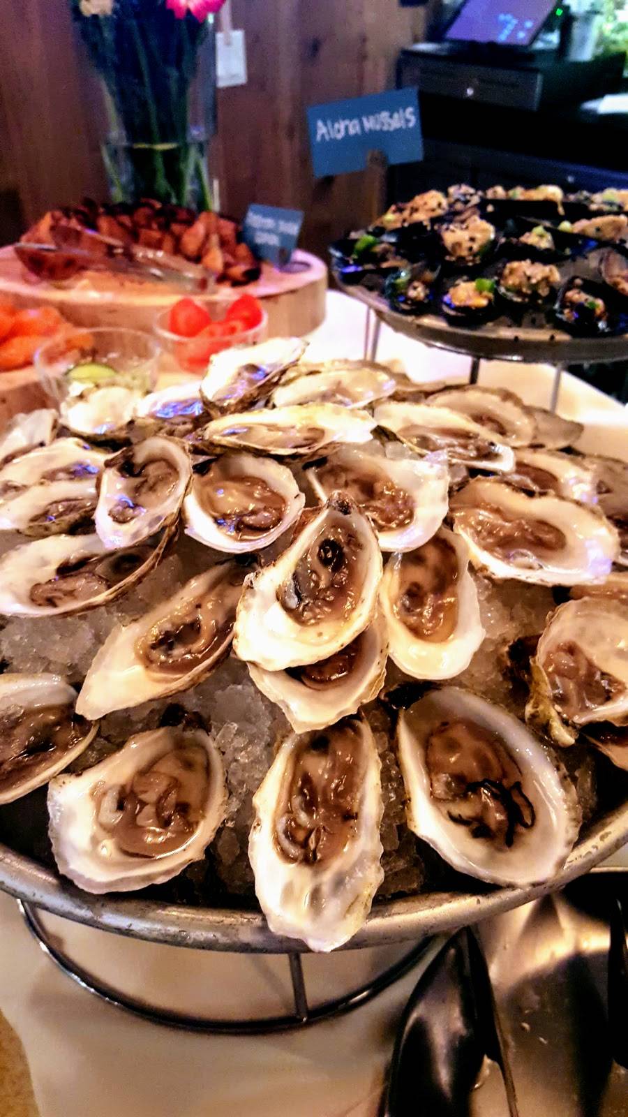 Oyster Bah | restaurant | 1962 N Halsted St, Chicago, IL 60614, USA | 7732483000 OR +1 773-248-3000