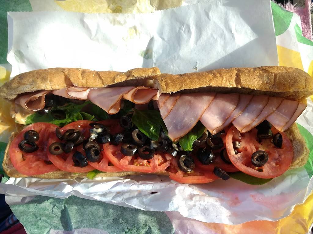 Subway Restaurants | restaurant | 6123 Truax Ln, Eau Claire, WI 54703, USA | 7158746945 OR +1 715-874-6945