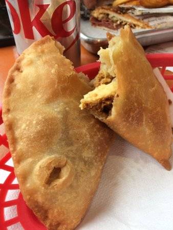 Pikalo Empanadas | restaurant | 241 Broadway, Lawrence, MA 01840, USA | 9786551966 OR +1 978-655-1966