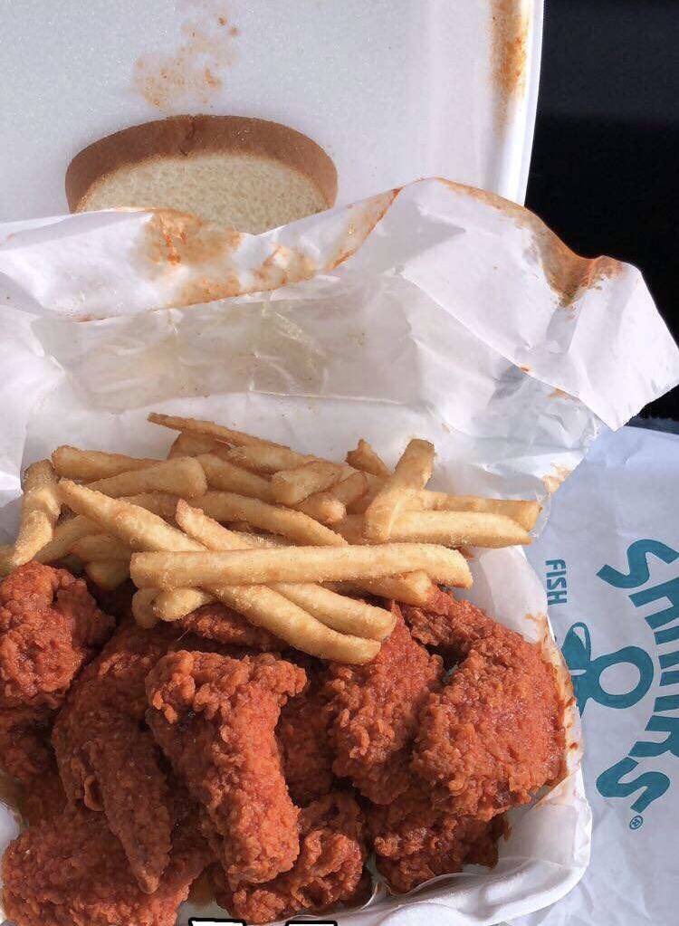 Sharks Fish & Chicken | restaurant | 16 E Sauk Trail, Sauk Village, IL 60411, USA | 7087575400 OR +1 708-757-5400