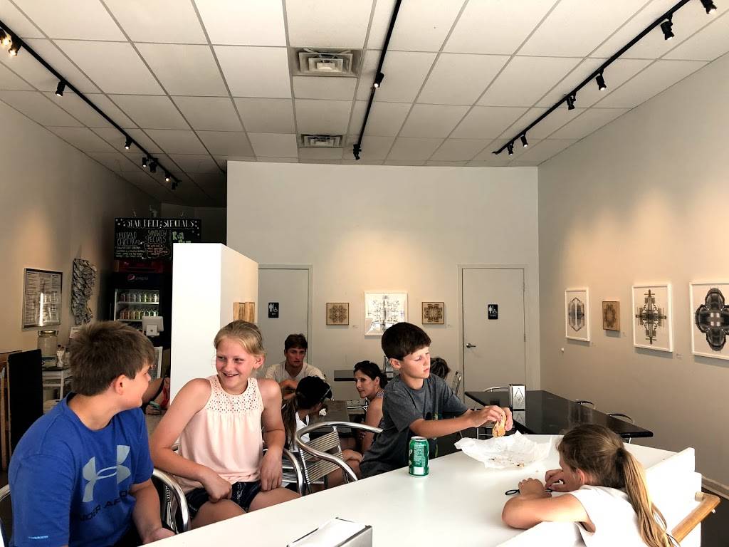 Star Deli | restaurant | 6114 Military Ave, Omaha, NE 68104, USA | 4028808481 OR +1 402-880-8481