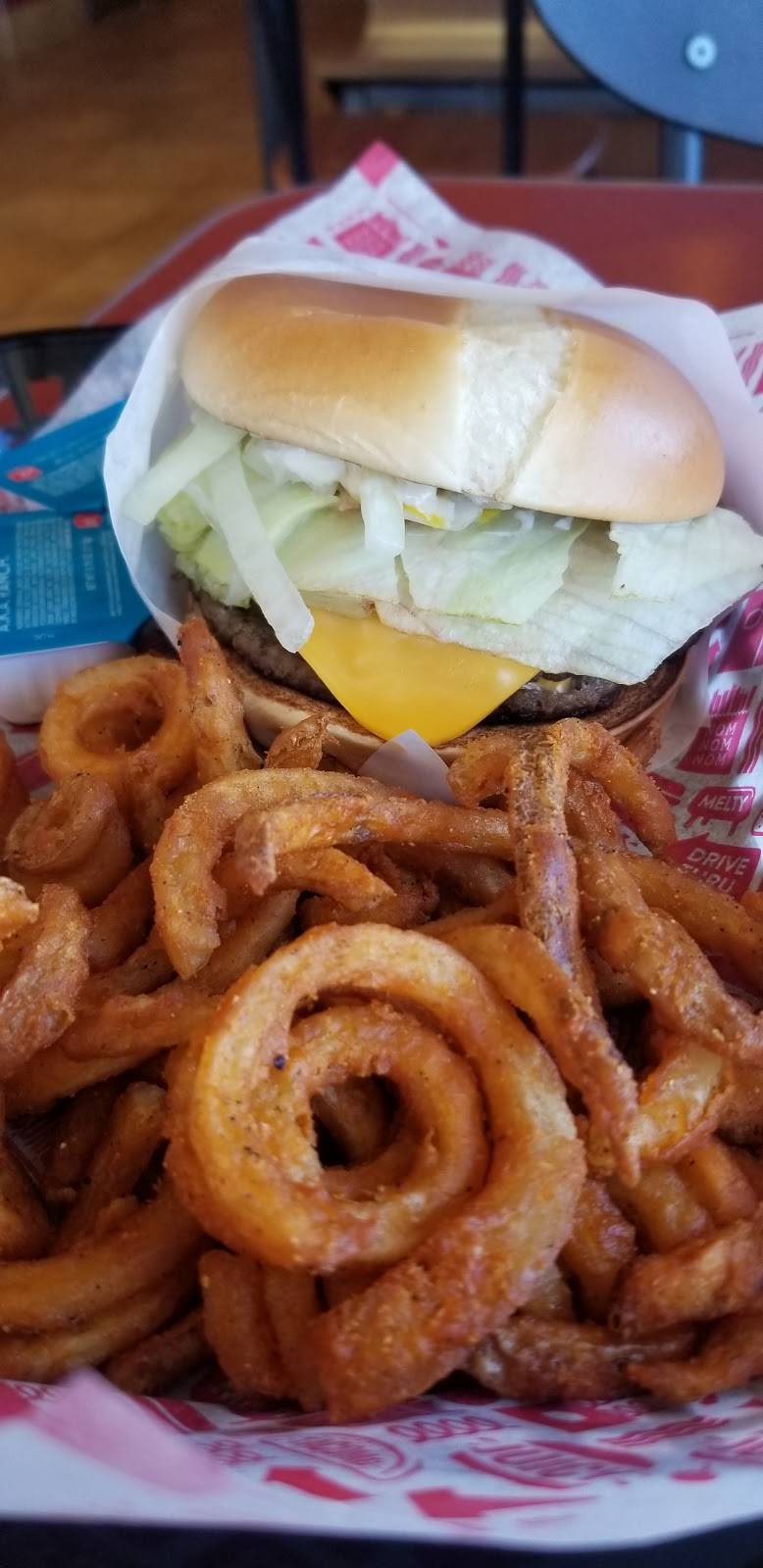 Jack in the Box | restaurant | 1302 S Kolb Rd Ave, Tucson, AZ 85710, USA | 5207471182 OR +1 520-747-1182