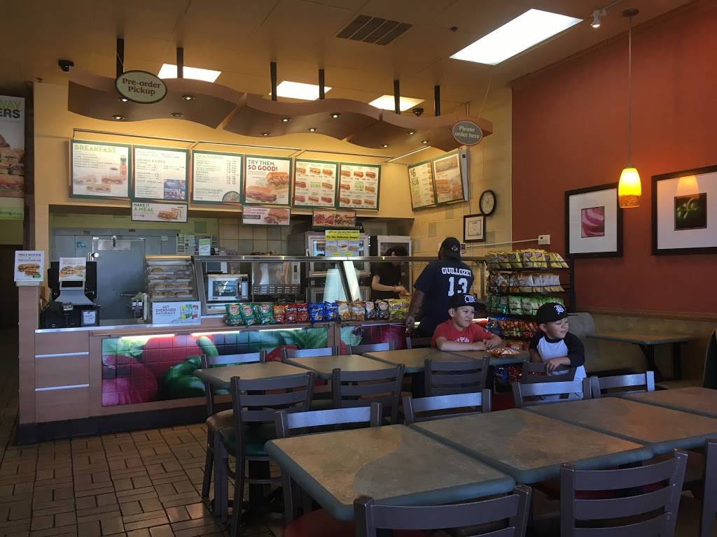 Subway | restaurant | 7081 N Marks Ave, Fresno, CA 93711, USA | 5594395108 OR +1 559-439-5108