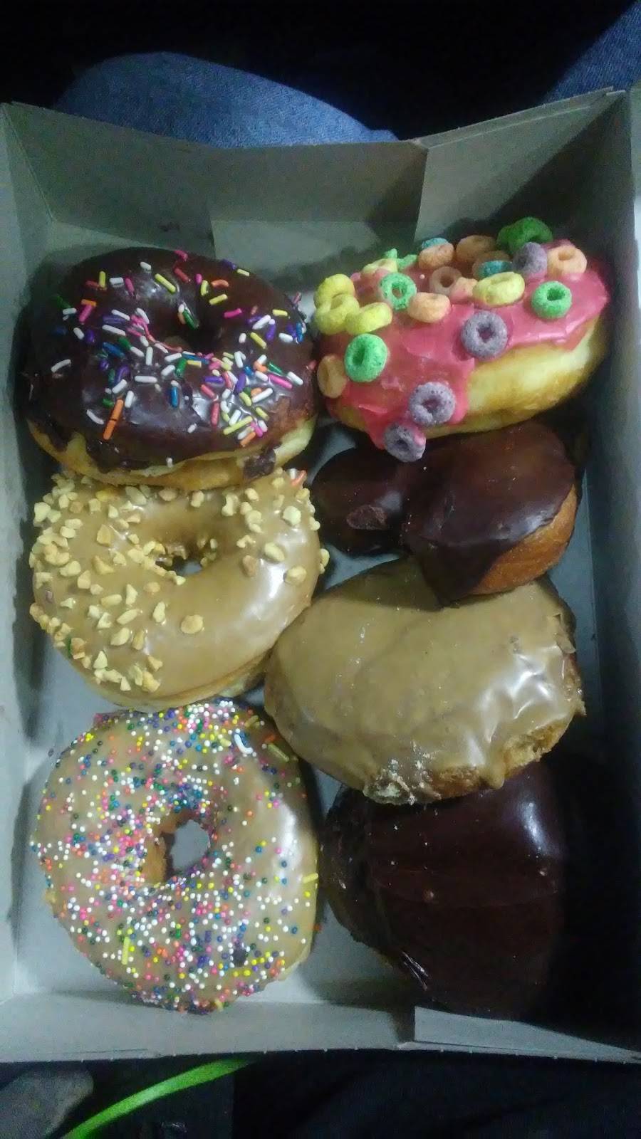 Yum Yum Donuts | bakery | 544 E Charter Way, Stockton, CA 95206, USA | 2099422164 OR +1 209-942-2164